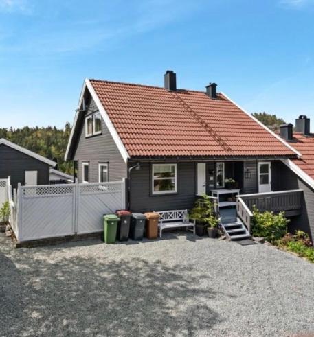 Sjarmerende Familievennlig Hus Med 2 Soverom 크리스티안산 외부 사진